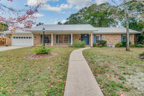 A home in Gulf Breeze