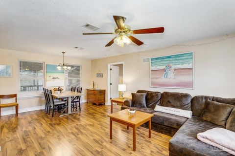 105 Rue Max Pensacola FL 32507