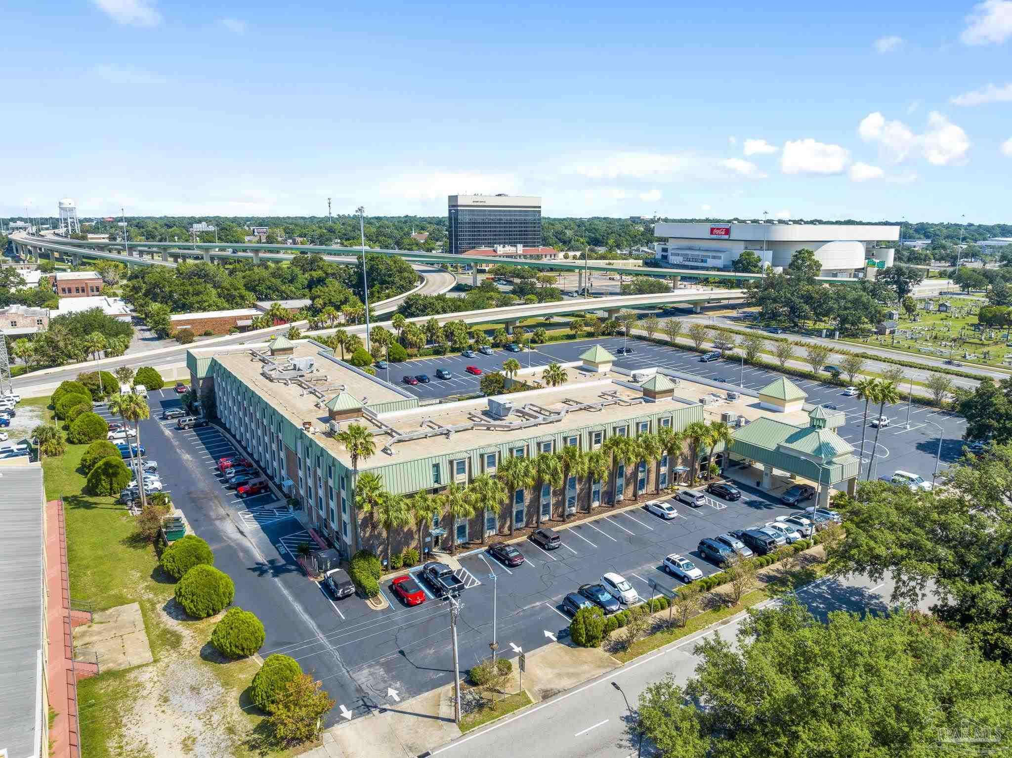 View Pensacola, FL 32502 condo