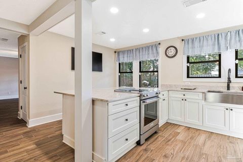 103 Highpoint Dr Gulf Breeze FL 32561