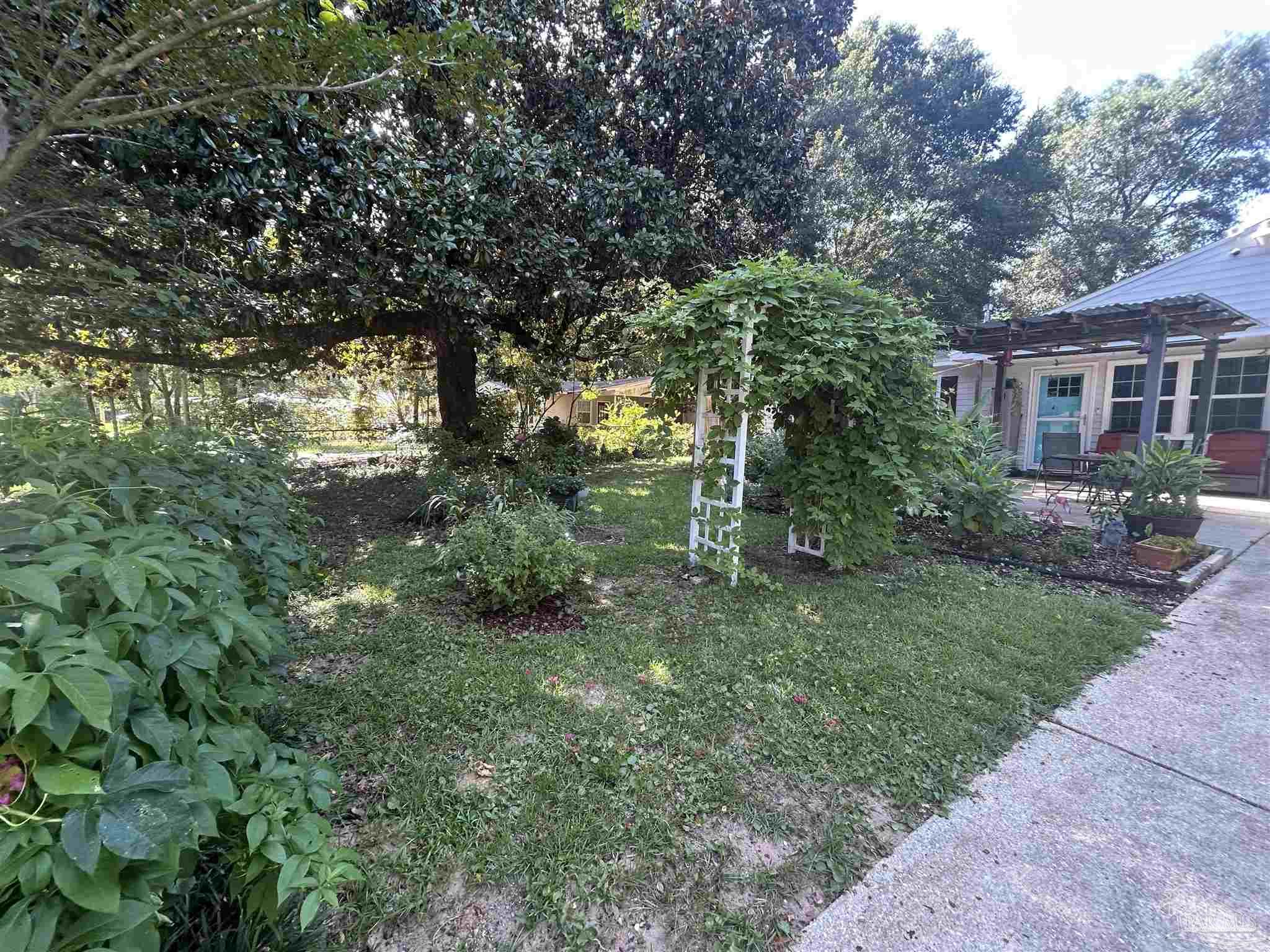 Photo 1 of 36 — 4679 Oakland Dr, Pensacola, FL 32526