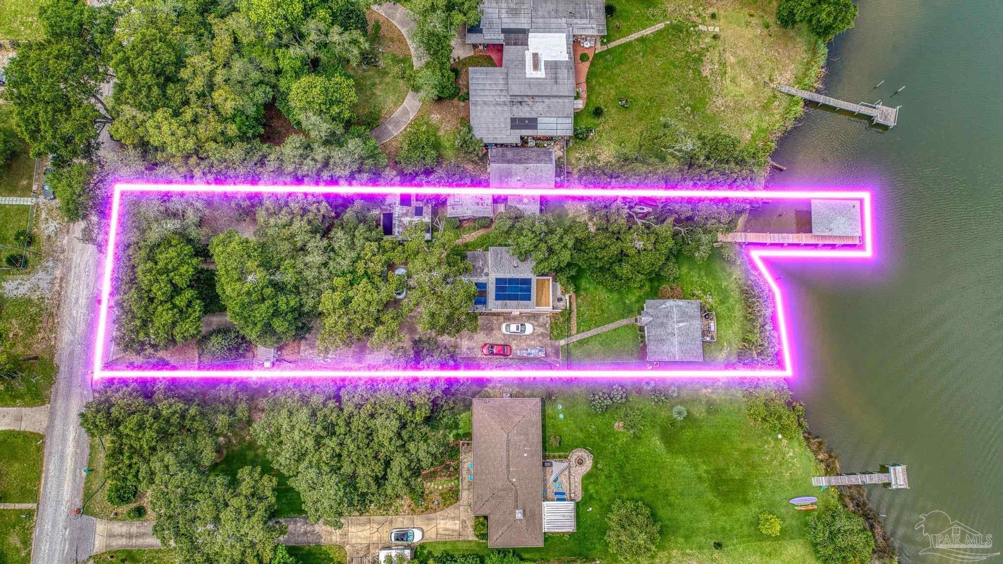 208 Pinewood Ln
