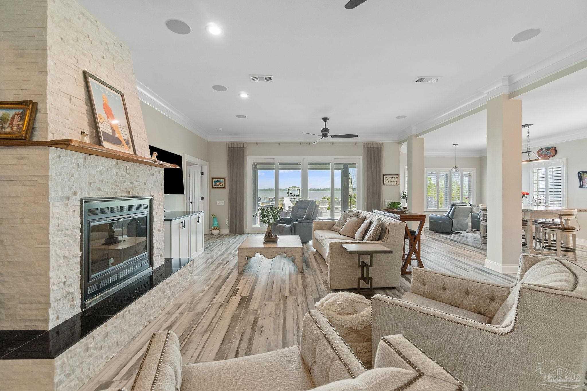 6711 Tom King Bayou Rd