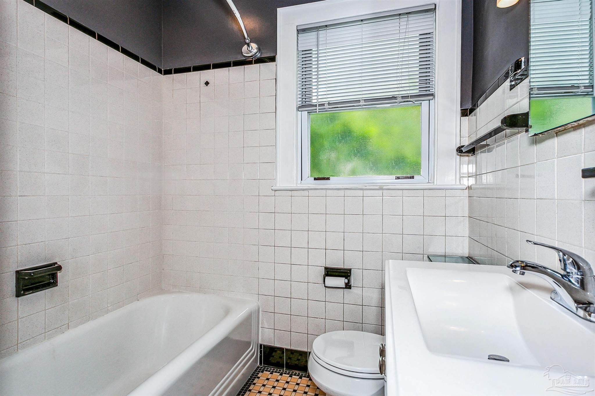 Pensacola, Florida 32503, United States, 3 Bedrooms Bedrooms, ,1 BathroomBathrooms,Residential,Active,161515