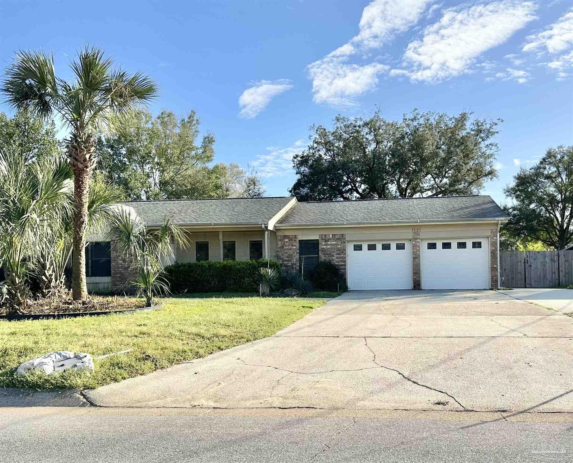 Photo 1 of 33 — 3585 Blueridge Dr, Pensacola, FL 32504