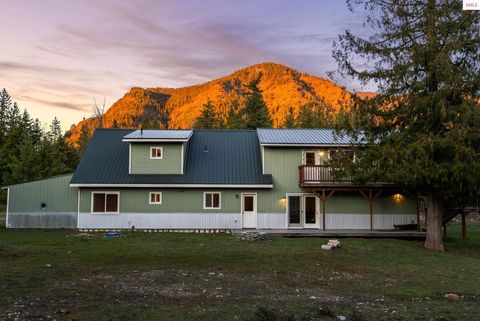 Photo of 526 Mountain View, Clark Fork, ID 83811 (MLS # 20260792)
