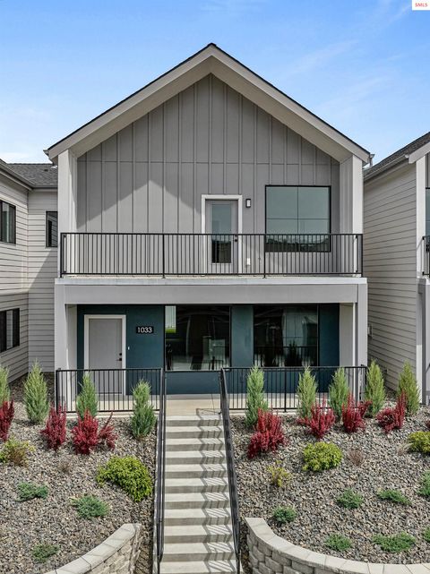 Photo of 1033 E Railraod Ave, Post Falls, ID 83854 (MLS # 20251891)