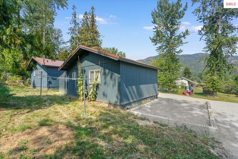 Photo of 817 Upland Dr, Sandpoint, ID 83864 (MLS # 20252290)