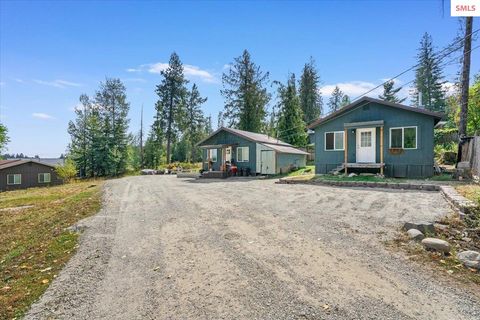 Photo of 817 Upland Dr, Sandpoint, ID 83864 (MLS # 20252290)