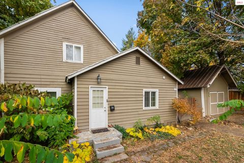 Photo of 711 N Florence Ave, Sandpoint, ID 83864 (MLS # 20252673)