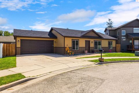 Photo of 319 Creekview Ct, Sandpoint, ID 83864 (MLS # 20261325)