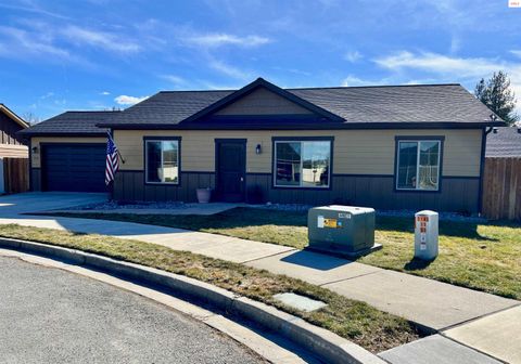 Photo of 319 Creekview Ct, Sandpoint, ID 83864 (MLS # 20260392)