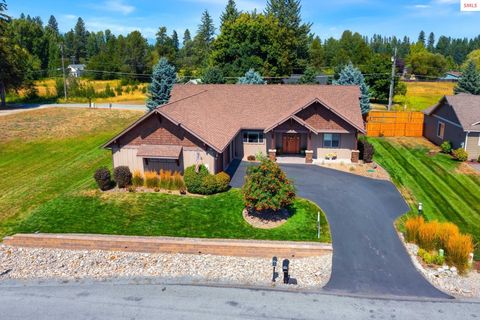 Photo of 125 Crooked Ear Dr, Sandpoint, ID 83864 (MLS # 20260256)