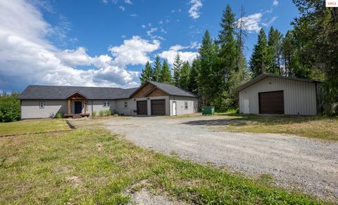 Photo of 1588 Sunrise Rd, Bonners Ferry, ID 83805 (MLS # 20260087)