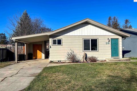 Photo of 218 S 2nd Ave, Sandpoint, ID 83864 (MLS # 20260461)