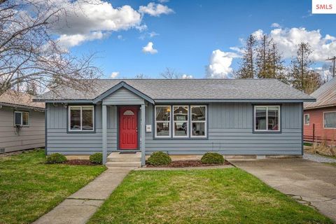 Photo of 216 S Second Ave, Sandpoint, ID 83864 (MLS # 20260580)