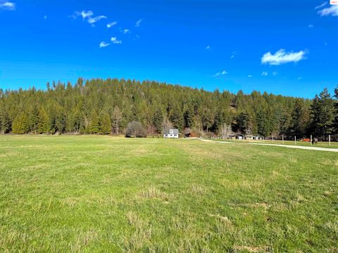 Photo of 275 Curless Rd, Bonners Ferry, ID 83805 (MLS # 20260742)