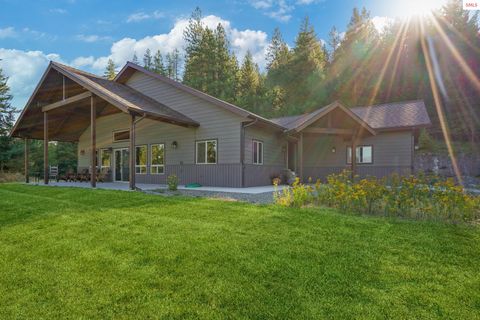 Photo of 273 Paradise Valley Road, Bonners Ferry, ID 83805 (MLS # 20260118)