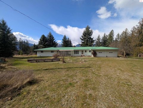 Photo of 3176 Porthill Loop, Bonners Ferry, ID 83805 (MLS # 20260471)