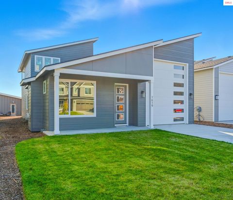 Photo of 1619 Gondola Ct, Sandpoint, ID 83864 (MLS # 20252735)