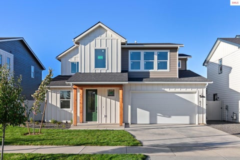 Photo of 627 Moscow St, Sandpoint, ID 83864 (MLS # 20261094)