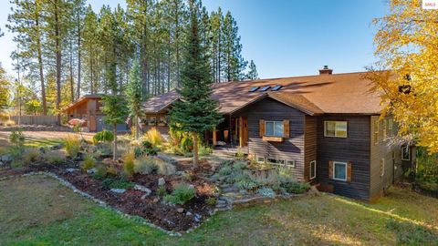 Photo of 2875 Gold Creek Dr, Sandpoint, ID 83864 (MLS # 20260966)