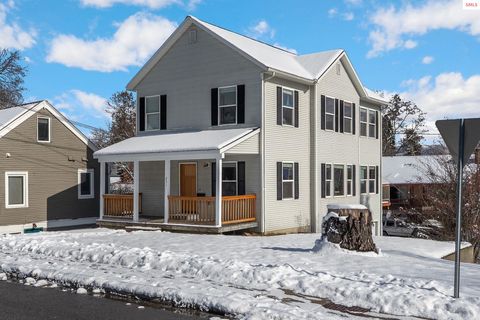 Photo of 231 S 4th Ave, Sandpoint, ID 83864 (MLS # 20260366)