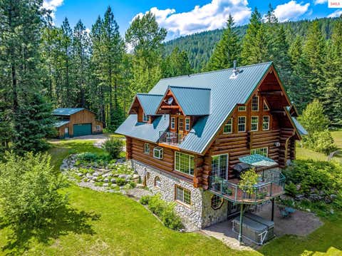 Photo of 1198 Mountain View Dr, Sandpoint, ID 83864 (MLS # 20260783)