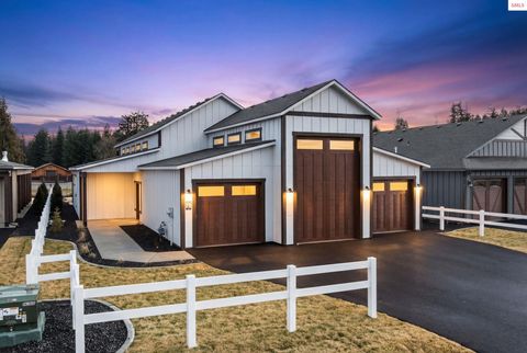 Photo of 137 Backtrack Rd, Sandpoint, ID 83864 (MLS # 20260350)