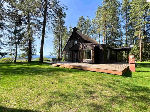 Photo of 949 Fitzpatrick Rd, Bonners Ferry, ID 83805 (MLS # 20252500)