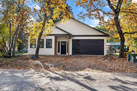 Photo of 1721 Larch Street, Sandpoint, ID 83864 (MLS # 20252672)