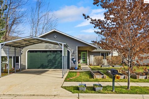 Photo of 1610 Hemlock Ct, Sandpoint, ID 83864 (MLS # 20260684)