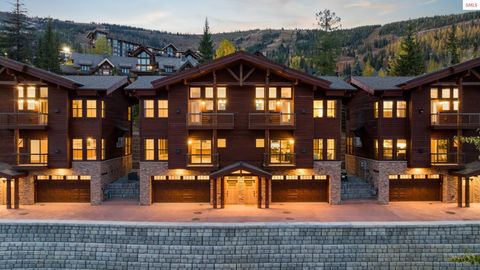 Photo of 32 Olaf Ct, Sandpoint, ID 83864 (MLS # 20251079)