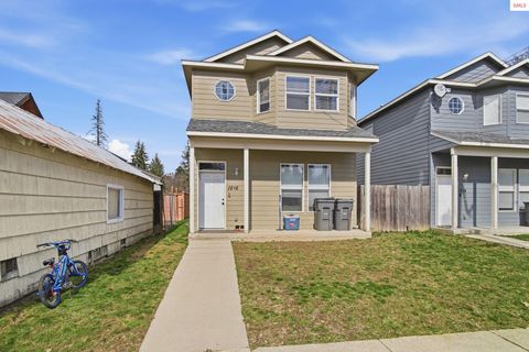 Photo of 1216 N Alder St, Sandpoint, ID 83864 (MLS # 20260514)