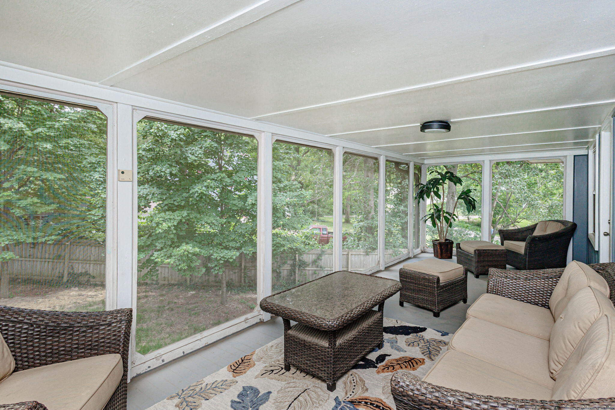 Columbia, Missouri 65203, United States, 4 Bedrooms Bedrooms, ,3 BathroomsBathrooms,Residential,Pending,56248