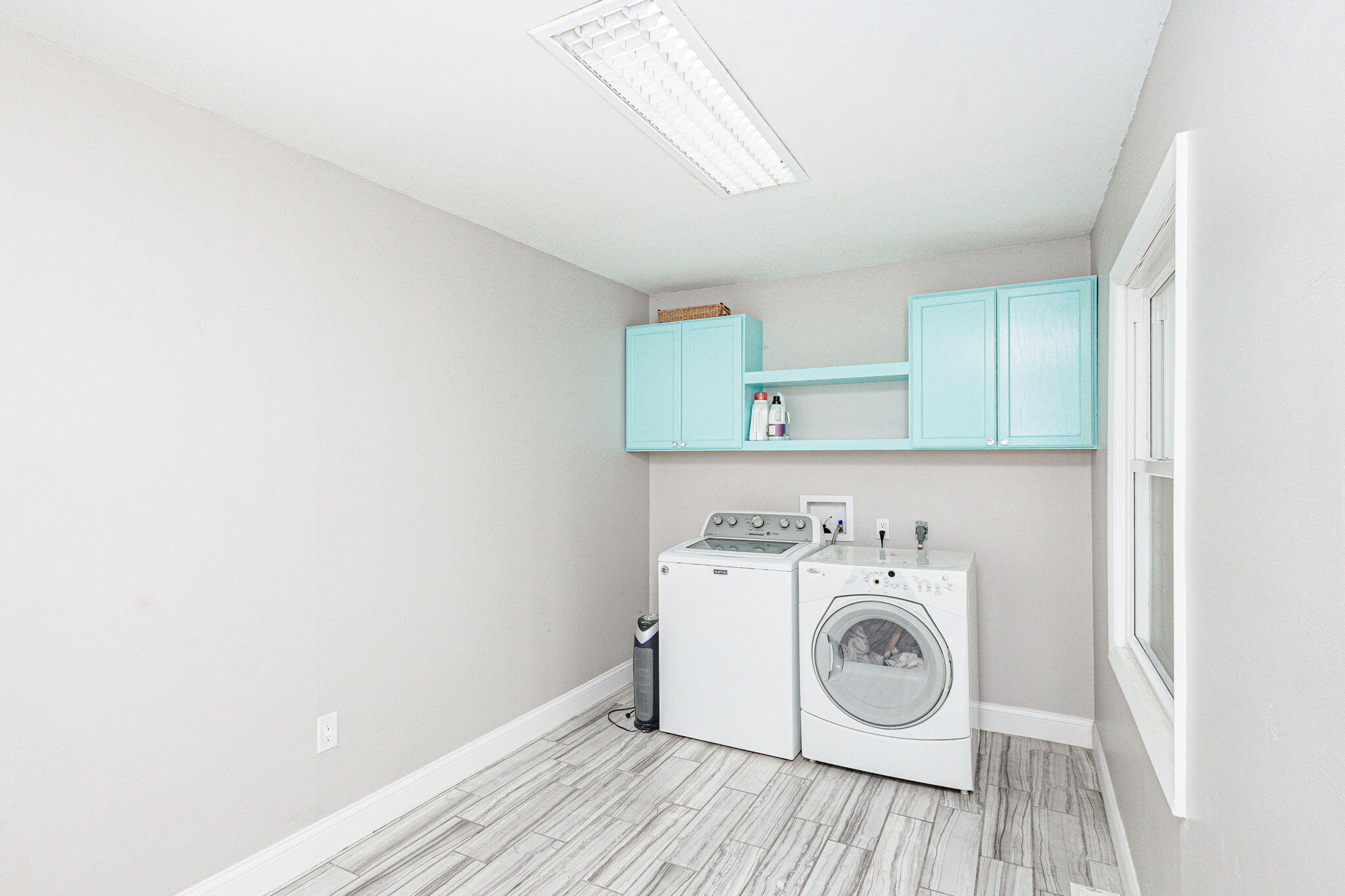 Columbia, Missouri 65203, United States, 4 Bedrooms Bedrooms, ,3 BathroomsBathrooms,Residential,Pending,56248