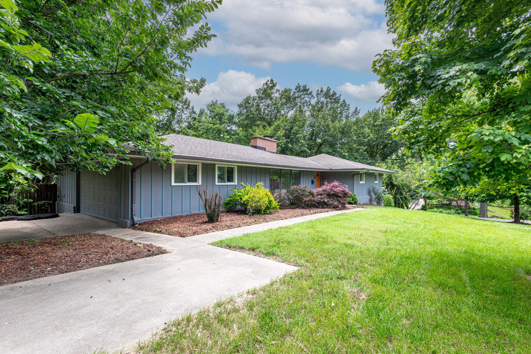 Columbia, Missouri 65203, United States, 4 Bedrooms Bedrooms, ,3 BathroomsBathrooms,Residential,Pending,56248