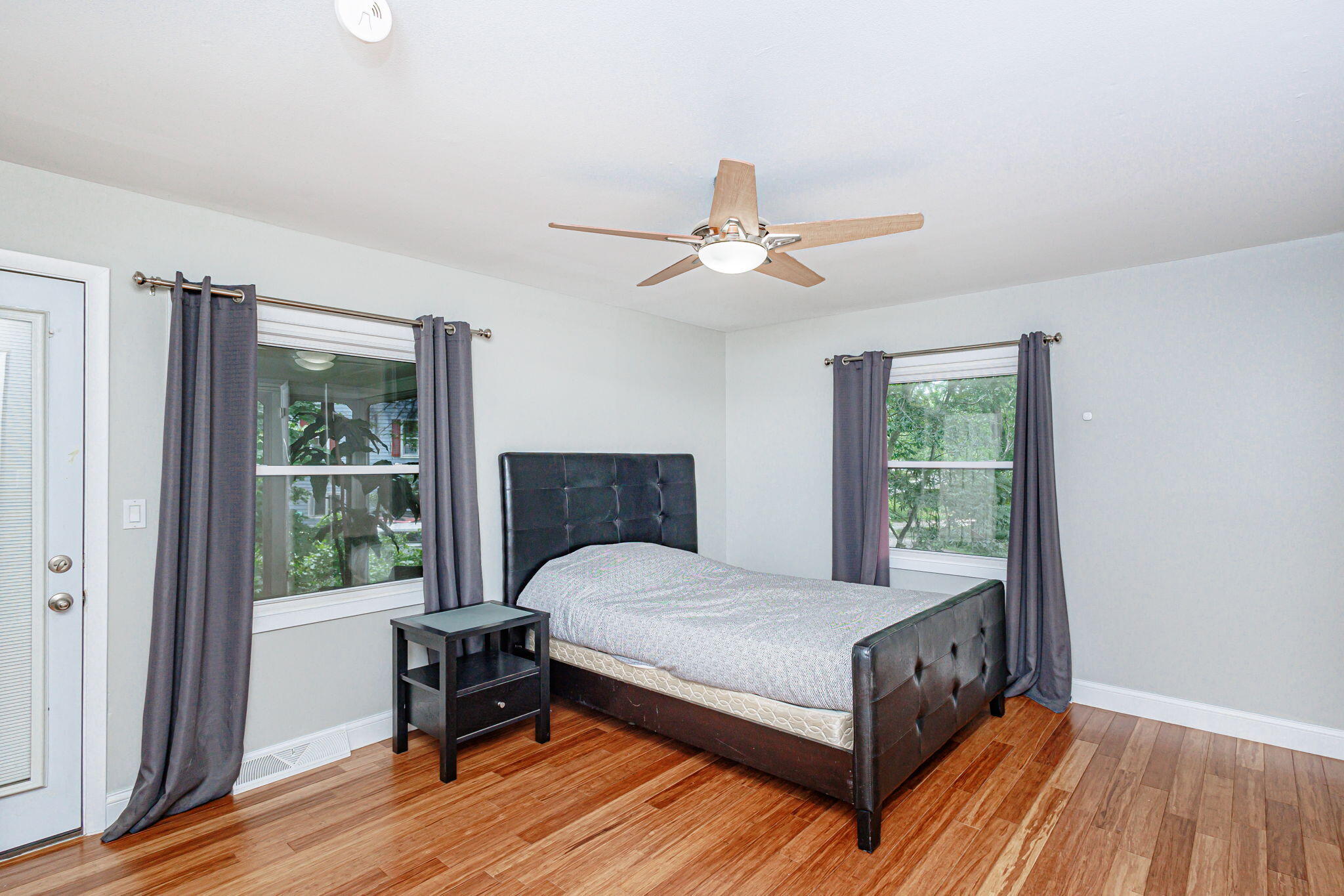 Columbia, Missouri 65203, United States, 4 Bedrooms Bedrooms, ,3 BathroomsBathrooms,Residential,Pending,56248