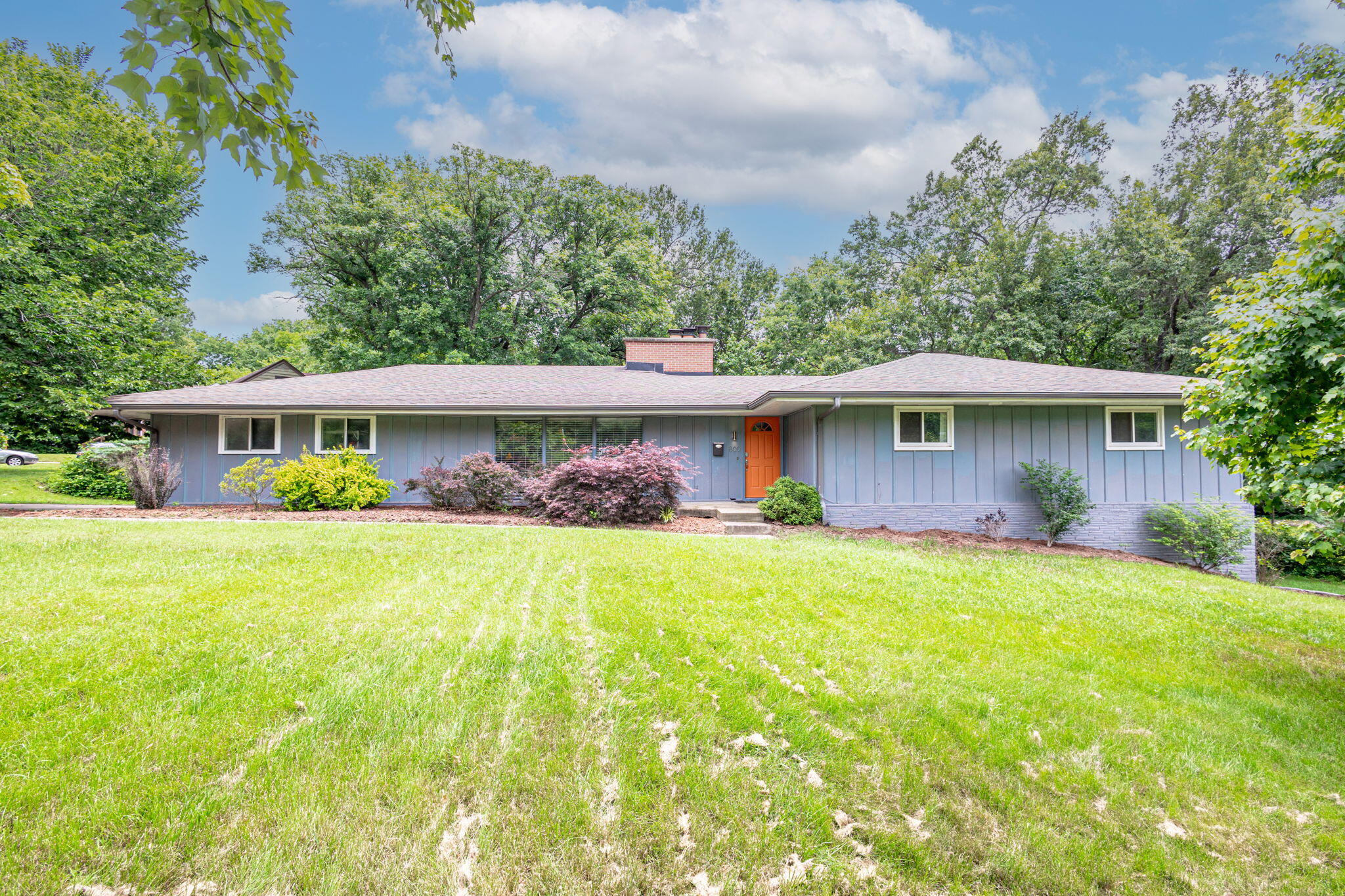 Columbia, Missouri 65203, United States, 4 Bedrooms Bedrooms, ,3 BathroomsBathrooms,Residential,Pending,56248