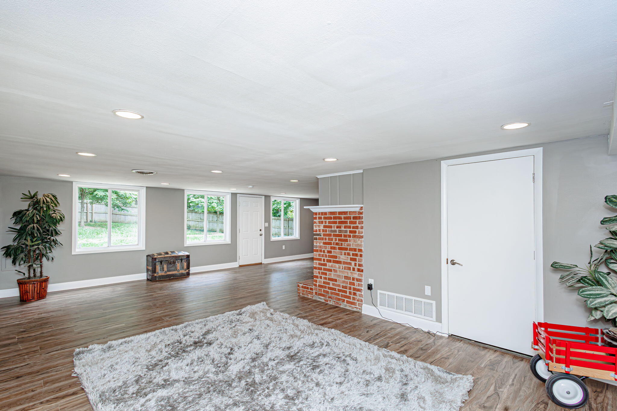 Columbia, Missouri 65203, United States, 4 Bedrooms Bedrooms, ,3 BathroomsBathrooms,Residential,Pending,56248