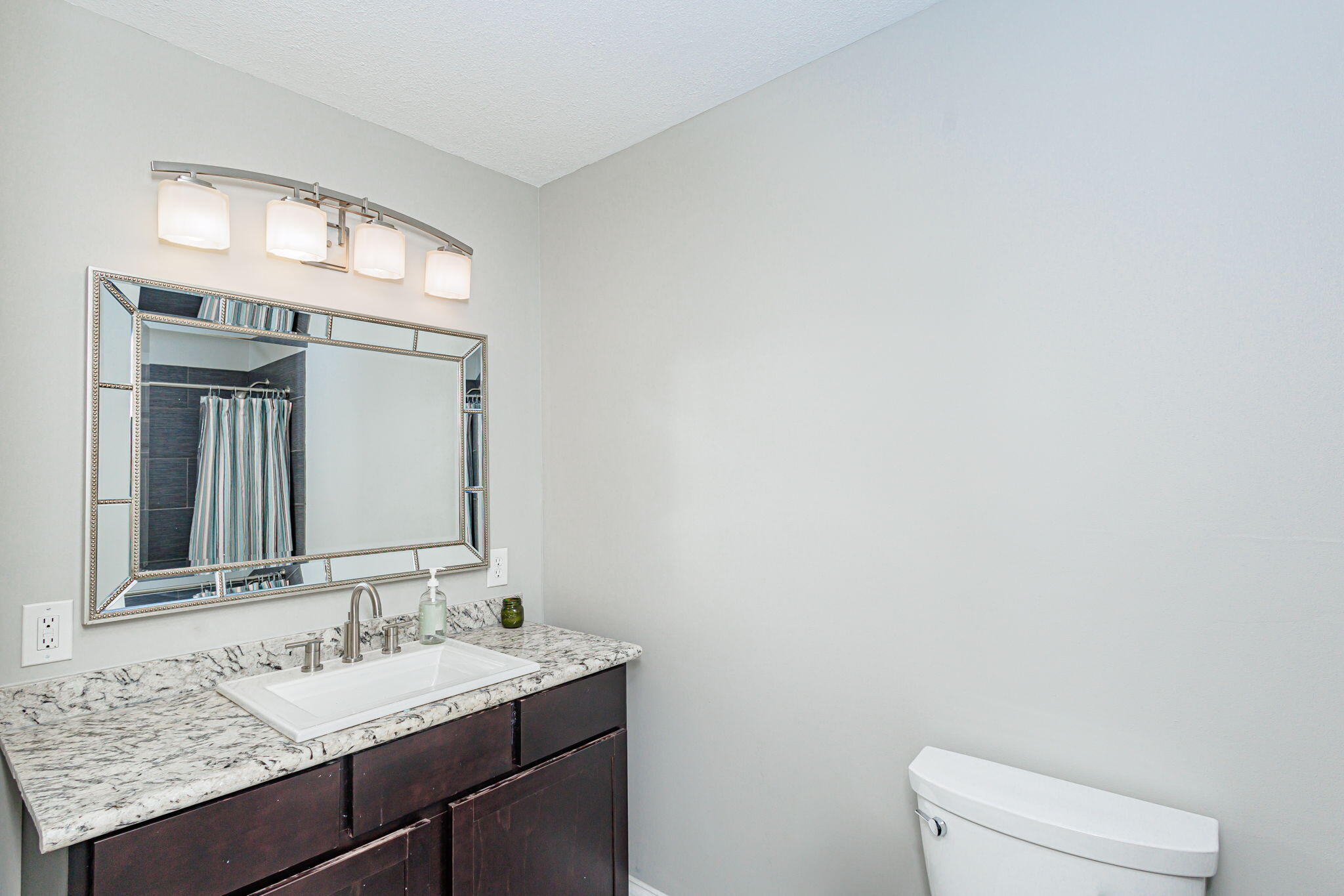 Columbia, Missouri 65203, United States, 4 Bedrooms Bedrooms, ,3 BathroomsBathrooms,Residential,Pending,56248