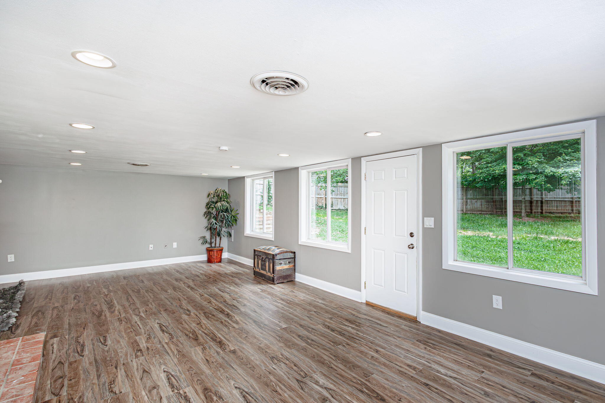 Columbia, Missouri 65203, United States, 4 Bedrooms Bedrooms, ,3 BathroomsBathrooms,Residential,Pending,56248