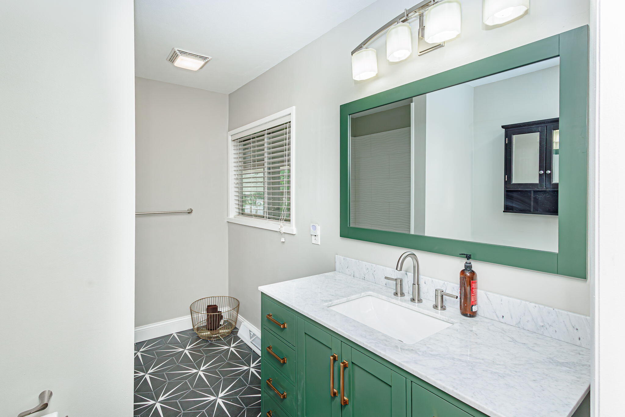 Columbia, Missouri 65203, United States, 4 Bedrooms Bedrooms, ,3 BathroomsBathrooms,Residential,Pending,56248