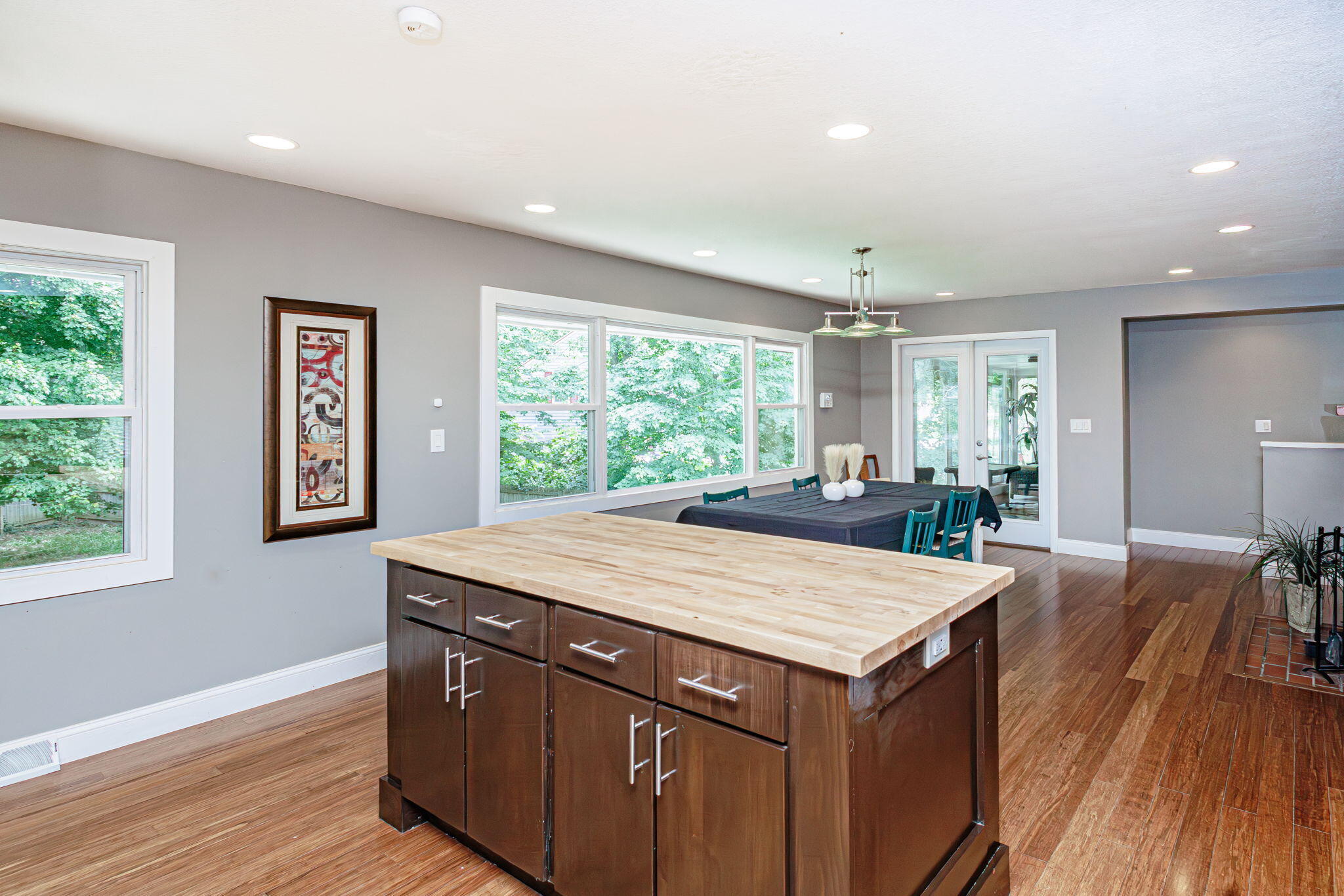 Columbia, Missouri 65203, United States, 4 Bedrooms Bedrooms, ,3 BathroomsBathrooms,Residential,Pending,56248