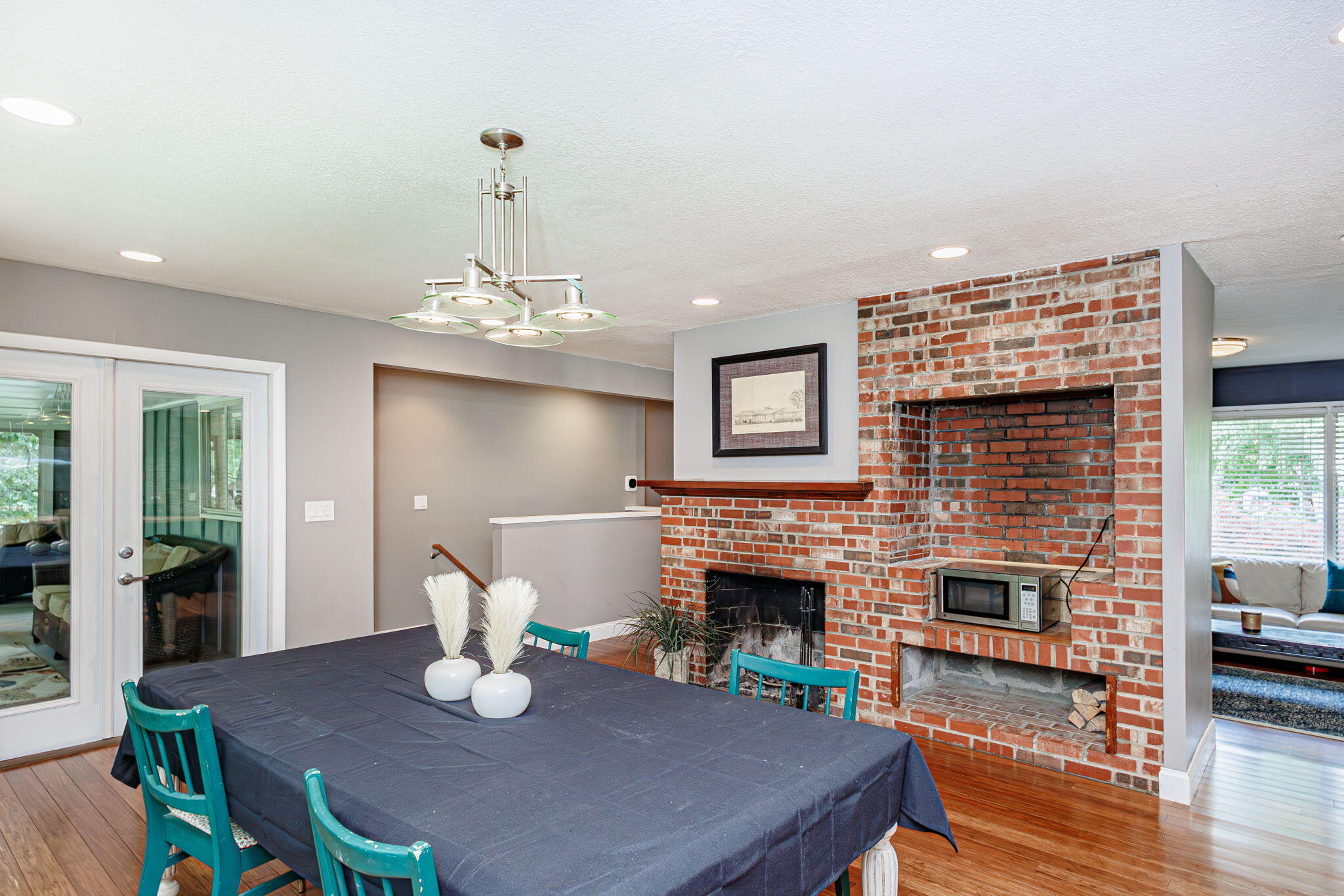 Columbia, Missouri 65203, United States, 4 Bedrooms Bedrooms, ,3 BathroomsBathrooms,Residential,Pending,56248