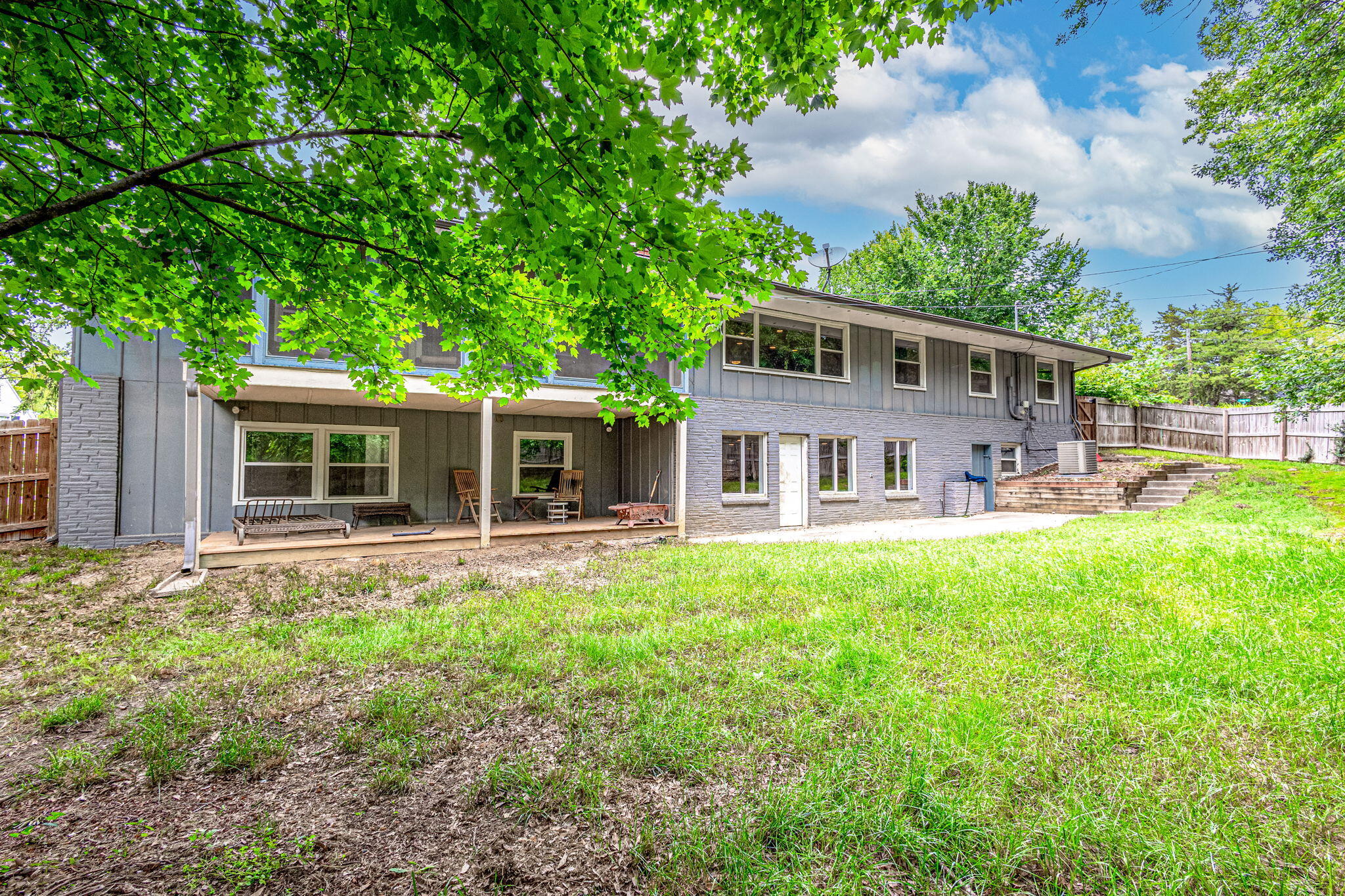 Columbia, Missouri 65203, United States, 4 Bedrooms Bedrooms, ,3 BathroomsBathrooms,Residential,Pending,56248