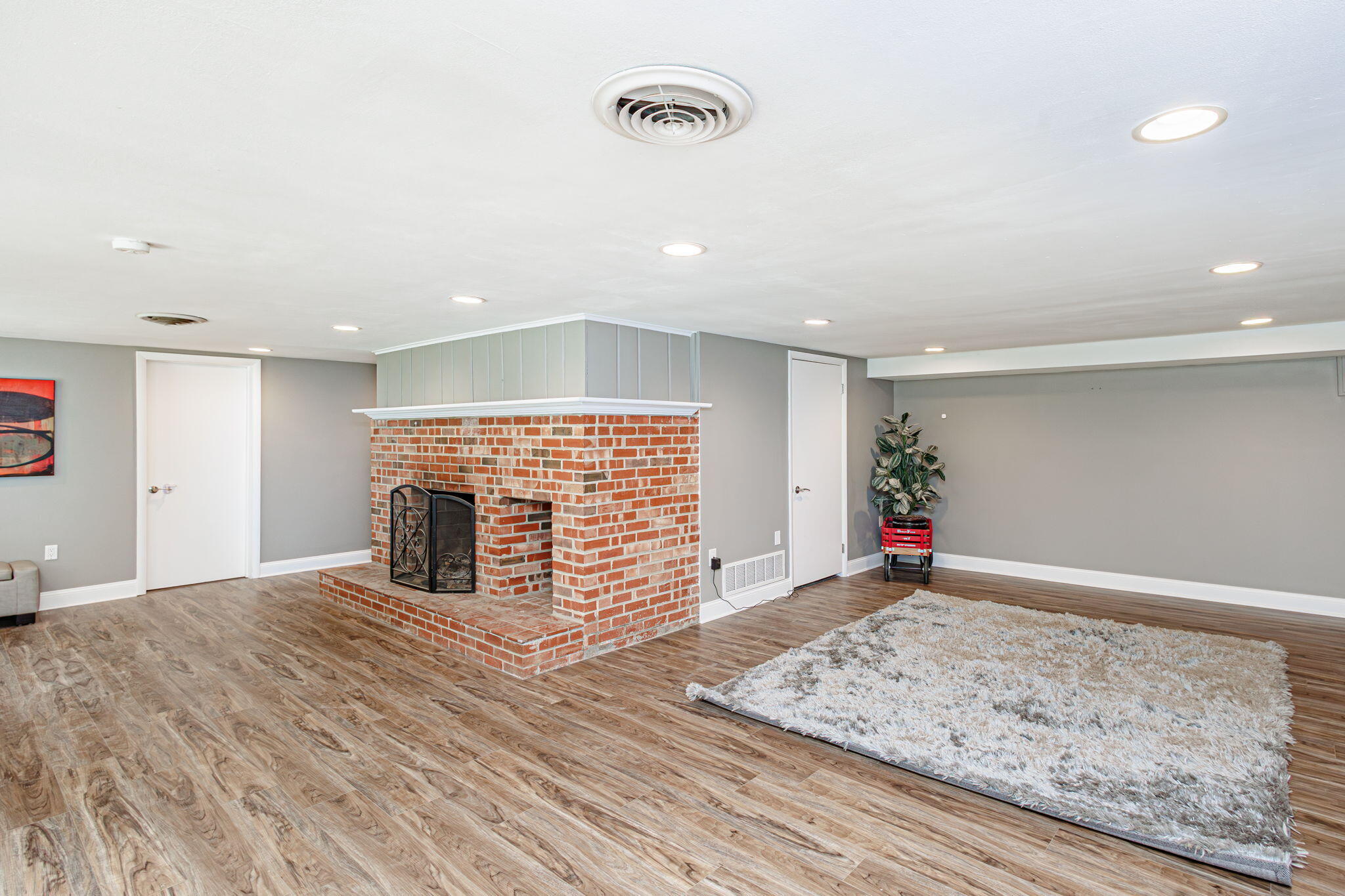 Columbia, Missouri 65203, United States, 4 Bedrooms Bedrooms, ,3 BathroomsBathrooms,Residential,Pending,56248