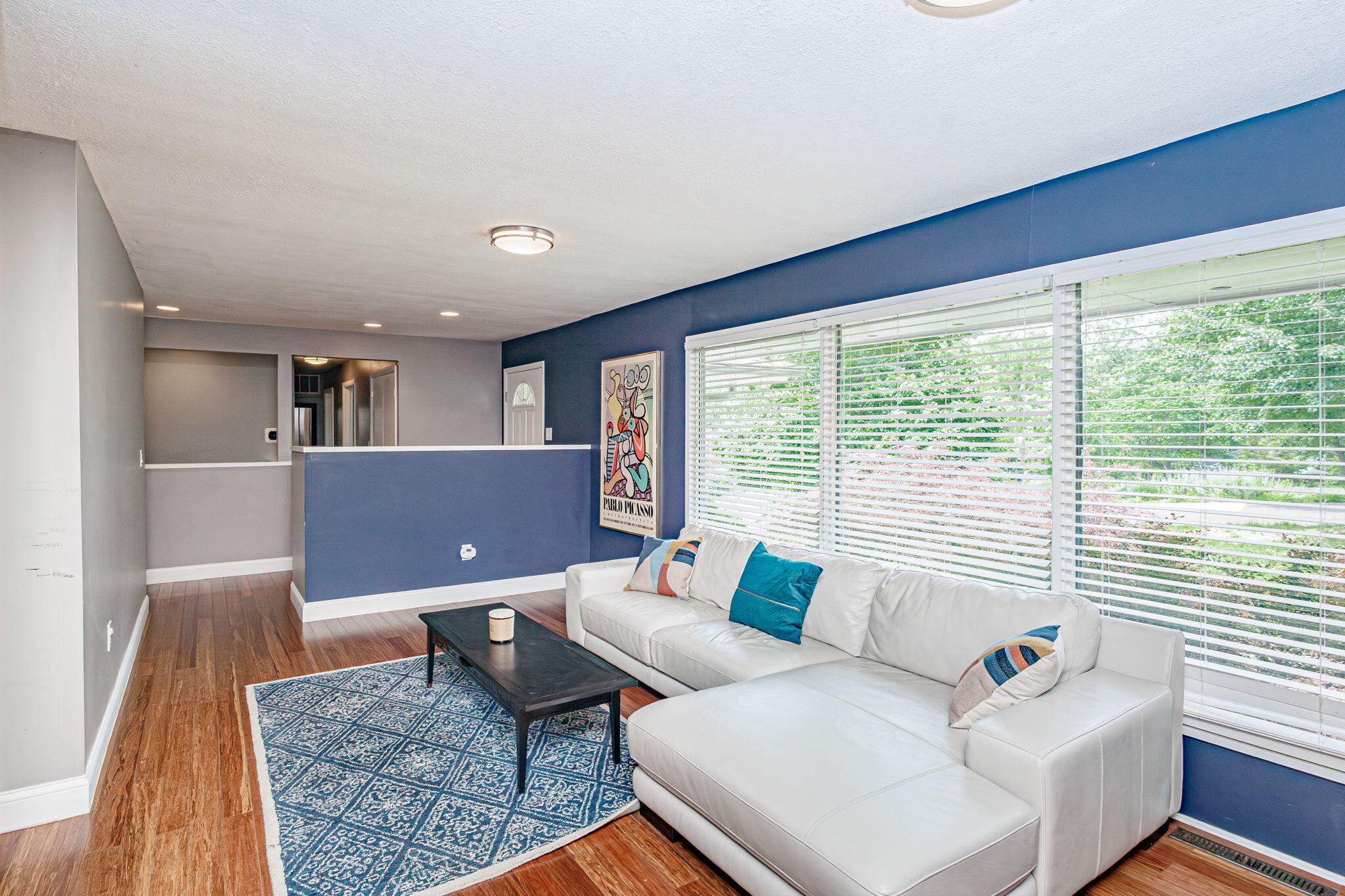 Columbia, Missouri 65203, United States, 4 Bedrooms Bedrooms, ,3 BathroomsBathrooms,Residential,Pending,56248