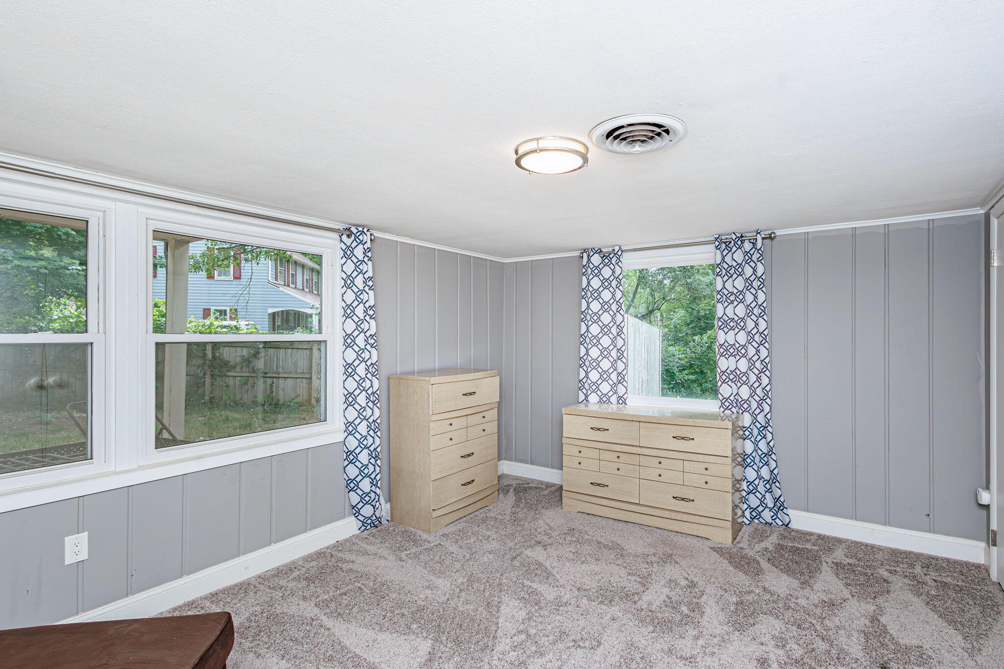 Columbia, Missouri 65203, United States, 4 Bedrooms Bedrooms, ,3 BathroomsBathrooms,Residential,Pending,56248