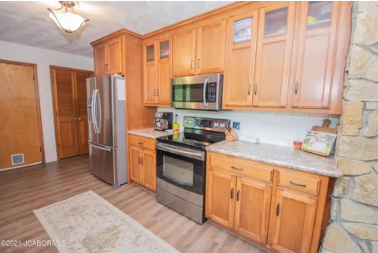 Jefferson City, Missouri 65109, United States, 6 Bedrooms Bedrooms, ,4 BathroomsBathrooms,Residential,Active,31232